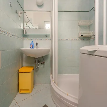 2 Bedroom In Petrcane
