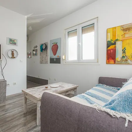 2 Bedroom In Apartman Petrčane