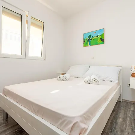 2 Bedroom Gorgeous In * Petrcane