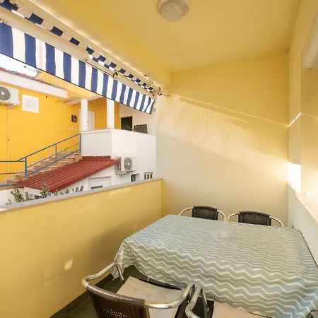 2 Bedroom Gorgeous In Apartment