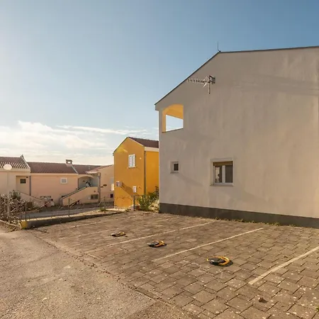 Apartment 2 Bedroom Gorgeous In